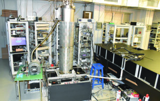 b. Porzione dell’apparato sperimentale per misure ad attosecondi all’Attosecond Research Center del Dipartimento di Fisica del Politecnico di Milano.