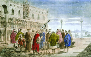 Illustrazione di Galileo Galilei (1564-1642), mentre mostra al Doge di Venezia il suo cannocchiale, il primo a essere utilizzato per osservazioni astronomiche, in piazza San Marco nell’agosto del 1609. Galileo, a destra del cannocchiale, venne a conoscenza del primo telescopio, o “tubo magico”, inventato in Olanda nel 1608, e ne costruì uno suo nel 1609. Utilizzandolo scoprì numerose stelle invisibili a occhio nudo, le lune di Giove e montagne sulla Luna e pubblicò i suoi risultati nel Sidereus Nuncius (1610).