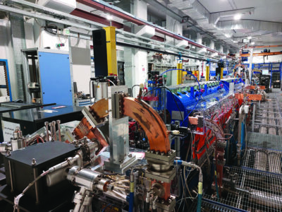 L’acceleratore lineare di elettroni SPARC, in operazione presso i Laboratori Nazionali di Frascati (LNF) dell’INFN. Questa straordinaria macchina consente di generare pacchetti di particelle di altissima qualità, in termini di distribuzione energetica e densità, permettendo esperimenti pionieristici di accelerazione al plasma e di generazione di radiazione coerente (Free Electron Laser).